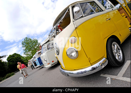 VW camper in mostra al rally vintage Foto Stock