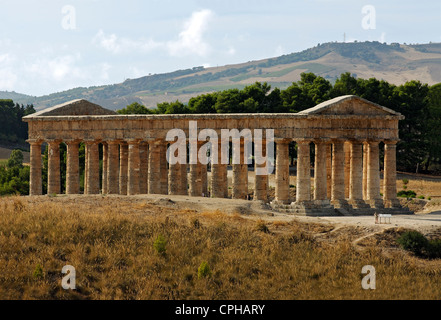 Il tempio greco. Segesta, Distretto di Trapani, Sicilia, Italia. Foto Stock