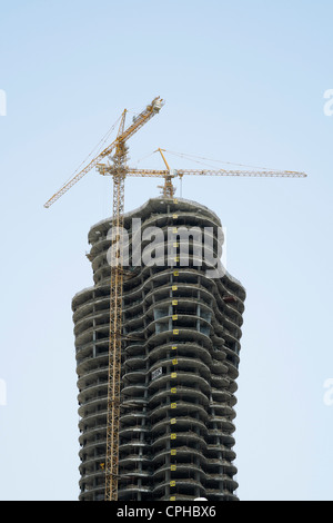 Nuova torre di uffici in costruzione nel quartiere degli affari di Doha in Qatar Foto Stock