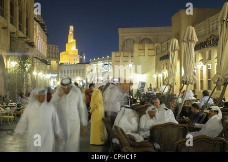 Souq Waqif di notte a Doha in Qatar Foto Stock