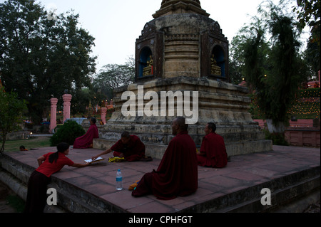 Tempio di Mahabodhi, casa del Banyan Tree sotto la quale il Signore ha ricevuto Budha illuminismo, Bodh Gaya, Bihar, in India Foto Stock