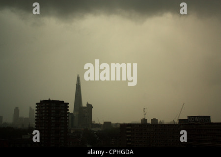 La Shard sotto la pioggia Foto Stock