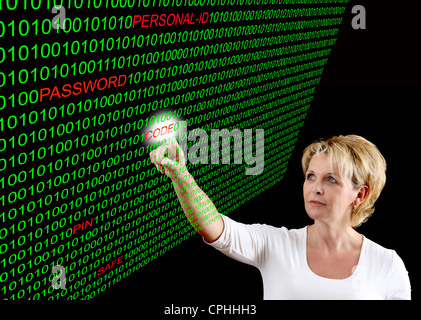 Immagine simbolica, computer hacker, sicurezza dei dati, criminalità informatica e criminalità su Internet, Internet Security, il furto di dati. Foto Stock