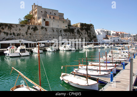 La pesca tradizionale barche nel porto di Ciudadella, Ciutadella de Menorca Minorca, Isole Baleari, Spagna Foto Stock