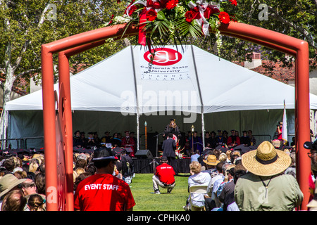 Kathy Irlanda riceve un dottore honoris causa della Humane lettere (L.H.D.) grado a Cal State Isole del Canale in Oxnard in California Foto Stock