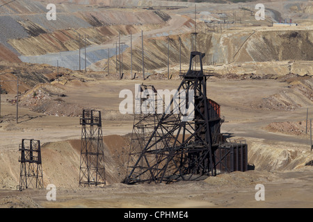 Headframe in Berkeley miniera a cielo aperto, Butte, Montana, USA Foto Stock