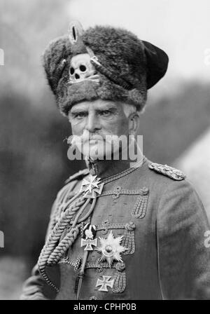 August von Mackensen in un ussaro uniforme nel 1920s Foto Stock