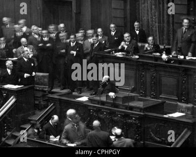 Il Partito Comunista tedesco propone una mozione di sfiducia nei confronti del governo del Cancelliere Franz von Papen, Berlino 12 Foto Stock