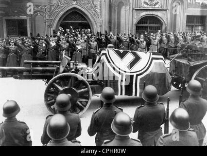 Stato il corteo funebre per generale Maresciallo di Campo Erwin Rommel, Ulm, 1944 (foto b/n) Foto Stock