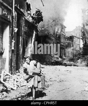 Le donne durante le air raid su Amburgo, 1943 Foto Stock