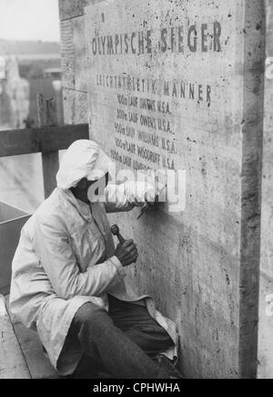 Una lapide commemorativa per i vincitori in occasione delle Olimpiadi di Berlino, 1936 Foto Stock