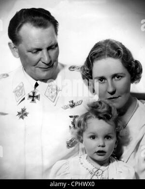 Hermann Goering con la moglie Emmy e la figlia Edda, 1940 Foto Stock