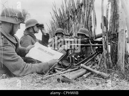 I soldati tedeschi con l'ordine del giorno sul Fronte Orientale, 1941 Foto Stock