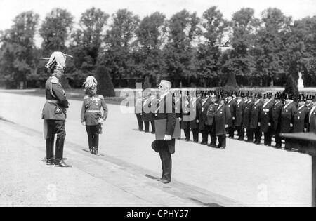 Sfilata di fronte all'Imperatore Guglielmo II a Potsdam, 1913 Foto Stock