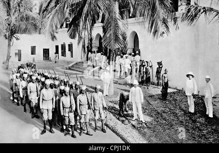 Segnalatori acustici Askari soldati della forza di protezione in tedesco in Africa orientale Foto Stock