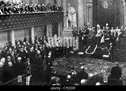 Gustavo V apre il parlamento svedese, 1921 Foto Stock