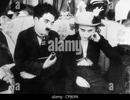 Charles Chaplin e Edna Purviance in 'dietro lo schermo', 1916 Foto Stock