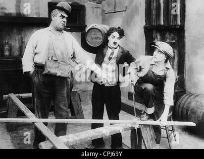 Eric Campbell , Charles Chaplin e Edna Purviance in 'dietro lo schermo', 1916 Foto Stock