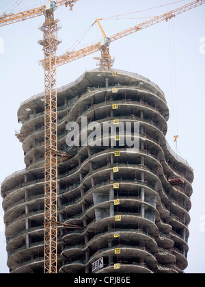 Nuova torre di uffici in costruzione nel quartiere degli affari di Doha in Qatar Foto Stock