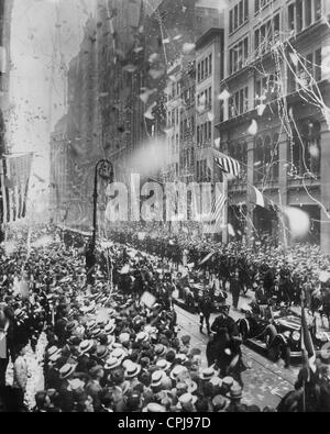 Ticker tape parade di onorare l'equipaggio della LZ 127 in New York, 1929 Foto Stock