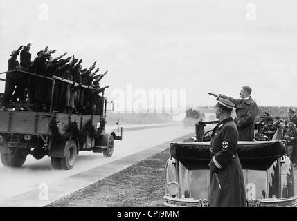 Adolf Hitler apre una sezione del Reich autostrada vicino a Breslavia, 1936 Foto Stock