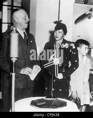 Friedrich Christiansen onora la millesima sorvegliare passeggero del dirigibile Hindenburg "" Foto Stock