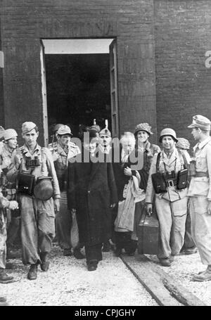 Benito Mussolini dopo la liberazione dai paracadutisti tedeschi, 1943 Foto Stock