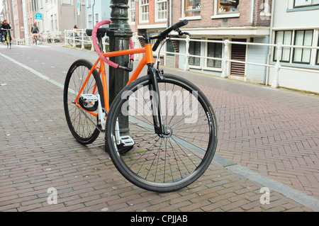 Escursioni in bicicletta nella cittadina olandese di Delft Foto Stock