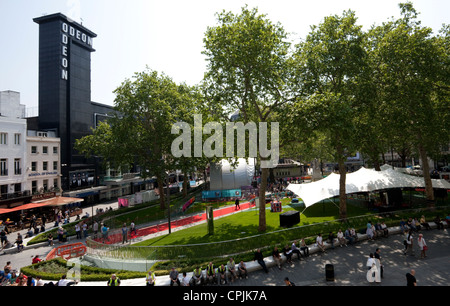 Nuovo ridisegnato Leicester Square nel West End di Londra Foto Stock