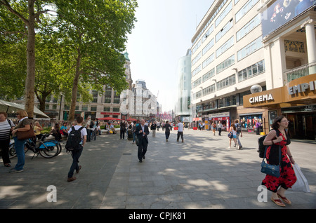 Nuovo ridisegnato Leicester Square nel West End di Londra Foto Stock