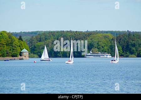 Lago Moehne (Moehnesee), Sauerland, Renania settentrionale-Vestfalia, Germania Foto Stock