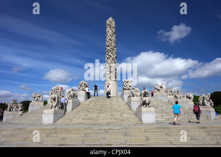 Monolito da Gustav Vigeland, sculture in granito nel Parco delle Sculture di Vigeland, Frognerparken, Oslo, Norvegia, Europa Foto Stock