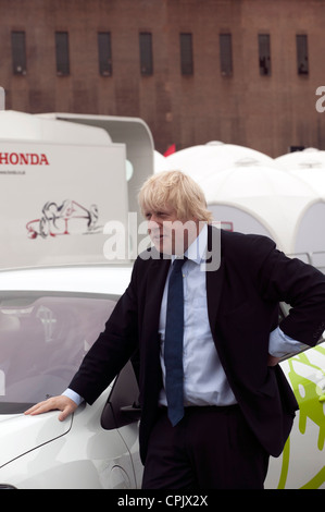 Boris Johnson presiede l apertura di ecovelocity, Britains prima a basso carbonio motor festival a Battersea Power Station 2011 Foto Stock