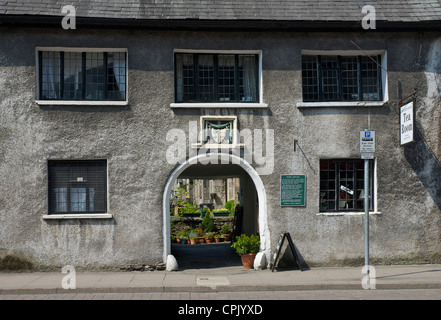 Facciata di Sandnes ospedale, con datestone di 1659, Highgate, Kendal Cumbria, England Regno Unito Foto Stock