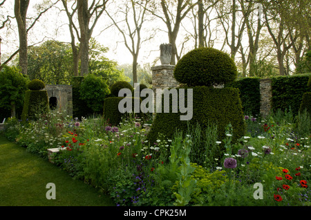 RHS Chelsea Flower Show 2012 Il Brewin Dolphin giardino disegnato da Cleve West e premiato Best in Show, vista laterale della piantagione. Foto Stock