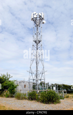 Telefono cellulare torre situata sulla collina Mereworth nel Kent. Foto Stock