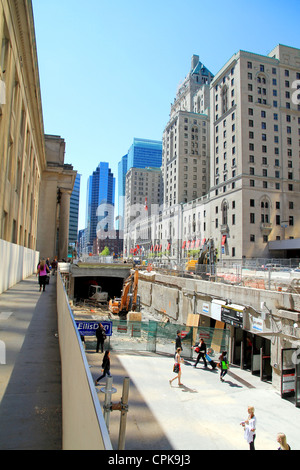 Il lato principale della stazione di unione rivolta verso il lato anteriore Street il 11 maggio 2012 a Toronto. Foto Stock