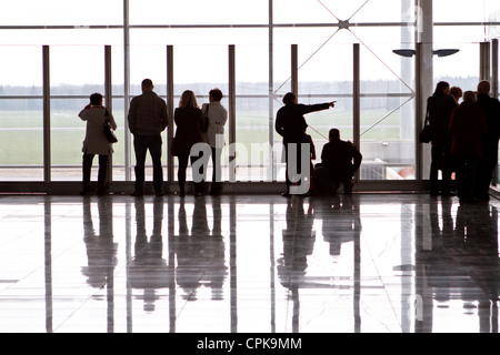 La moderna architettura di nuovo aperto (2012) terminale di Wroclaw Aeroporto. La Polonia. Foto Stock