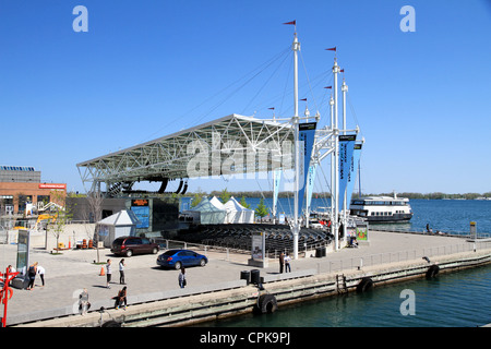 L'Harbourfront Center funziona con 450 organizzazioni e ospita più di 4.000 eventi di un anno. Foto Stock