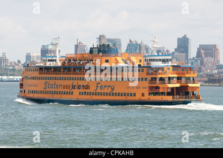 Spirito d'America a Staten Island Ferry Crossing del porto di New York in corso a Manhattan Foto Stock