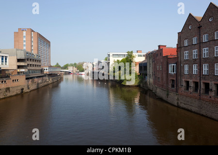 Una vista lungo il fiume Ouse nella storica città di York Inghilterra Foto Stock