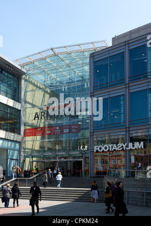 Ingresso principale al centro commerciale Arndale in Manchester REGNO UNITO Foto Stock