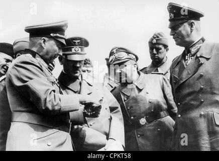 Il generale von Kluge, Adolf Hitler, Martin Bormann, il dottor Brandt e nel campo generale Keitel Marshall Foto Stock