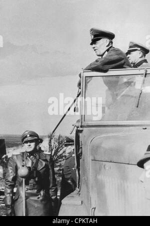 Von Th e Sepp Dietrich durante l'ispezione di Atlantic Wall, 1943 Foto Stock