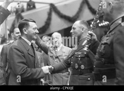 Adolf Hitler con Erwin Rommel e Wilhelm Keitel, 1942 Foto Stock