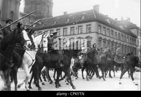 Polizia montata dopo la sconfitta di Hitler Putsch, 1923 Foto Stock