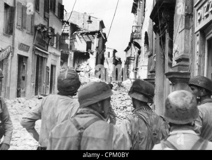 Paracadutisti tedeschi nella città di Cassino in Italia, 1944 Foto Stock