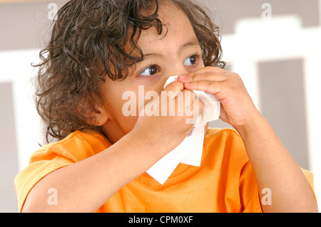 Bambino con rinite Foto Stock