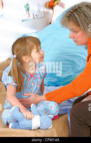 Dolore addominale IN UN BAMBINO Foto Stock