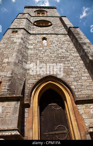 St Marys chiesa e rovine medievali per motivi di Bicton Park Station Wagon nel villaggio frazione di Bicton Devon England Regno Unito. Foto Stock